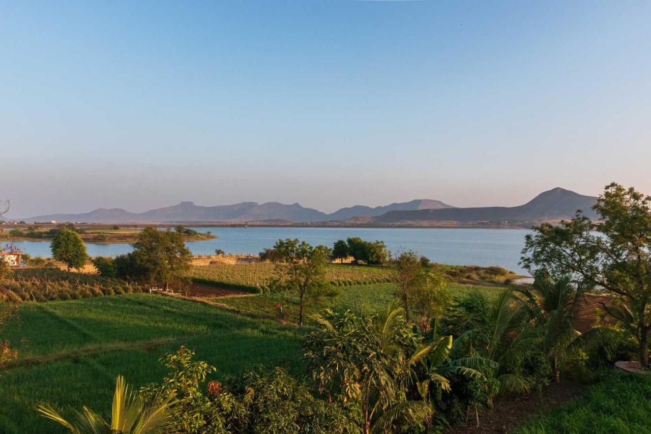 Luna Villa By Stayvista - Lakeside Charm With Terrace, Lush Lawn & Modern Decor Nashik Exterior foto