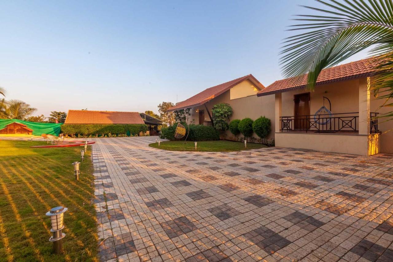 Luna Villa By Stayvista - Lakeside Charm With Terrace, Lush Lawn & Modern Decor Nashik Exterior foto