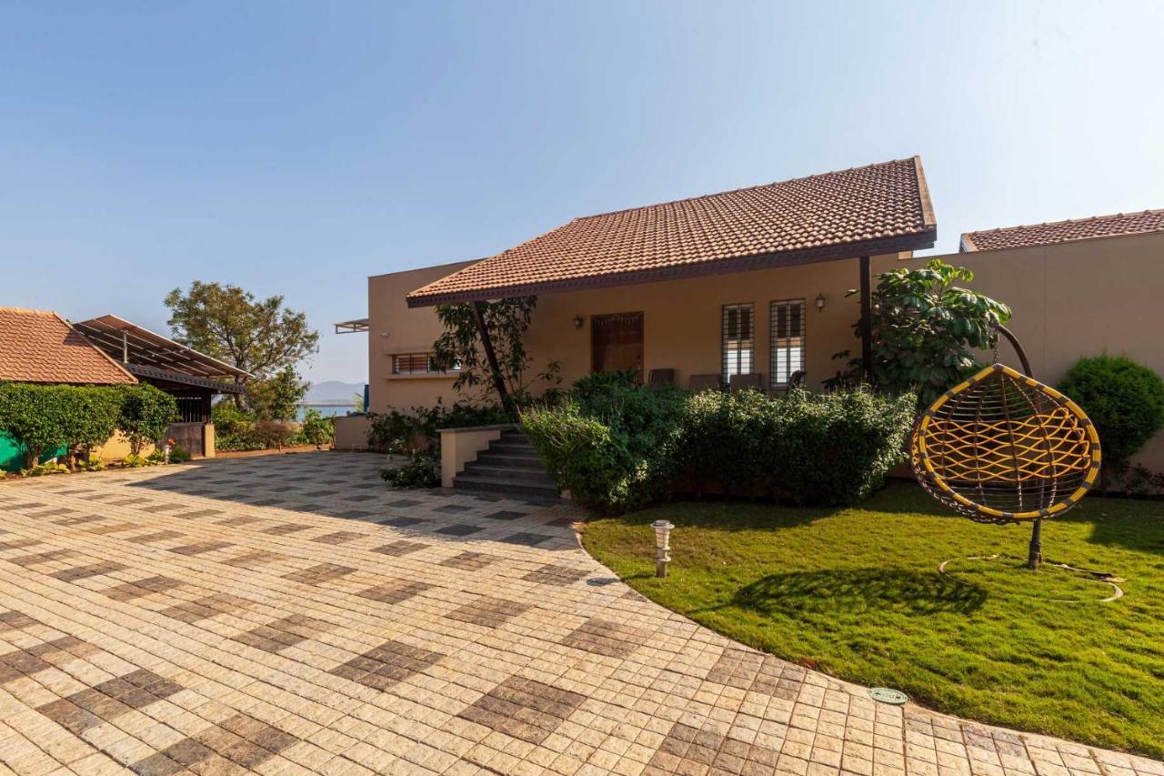 Luna Villa By Stayvista - Lakeside Charm With Terrace, Lush Lawn & Modern Decor Nashik Exterior foto
