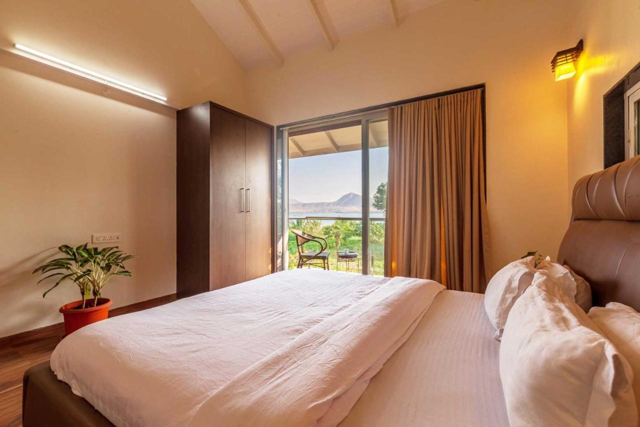 Luna Villa By Stayvista - Lakeside Charm With Terrace, Lush Lawn & Modern Decor Nashik Exterior foto