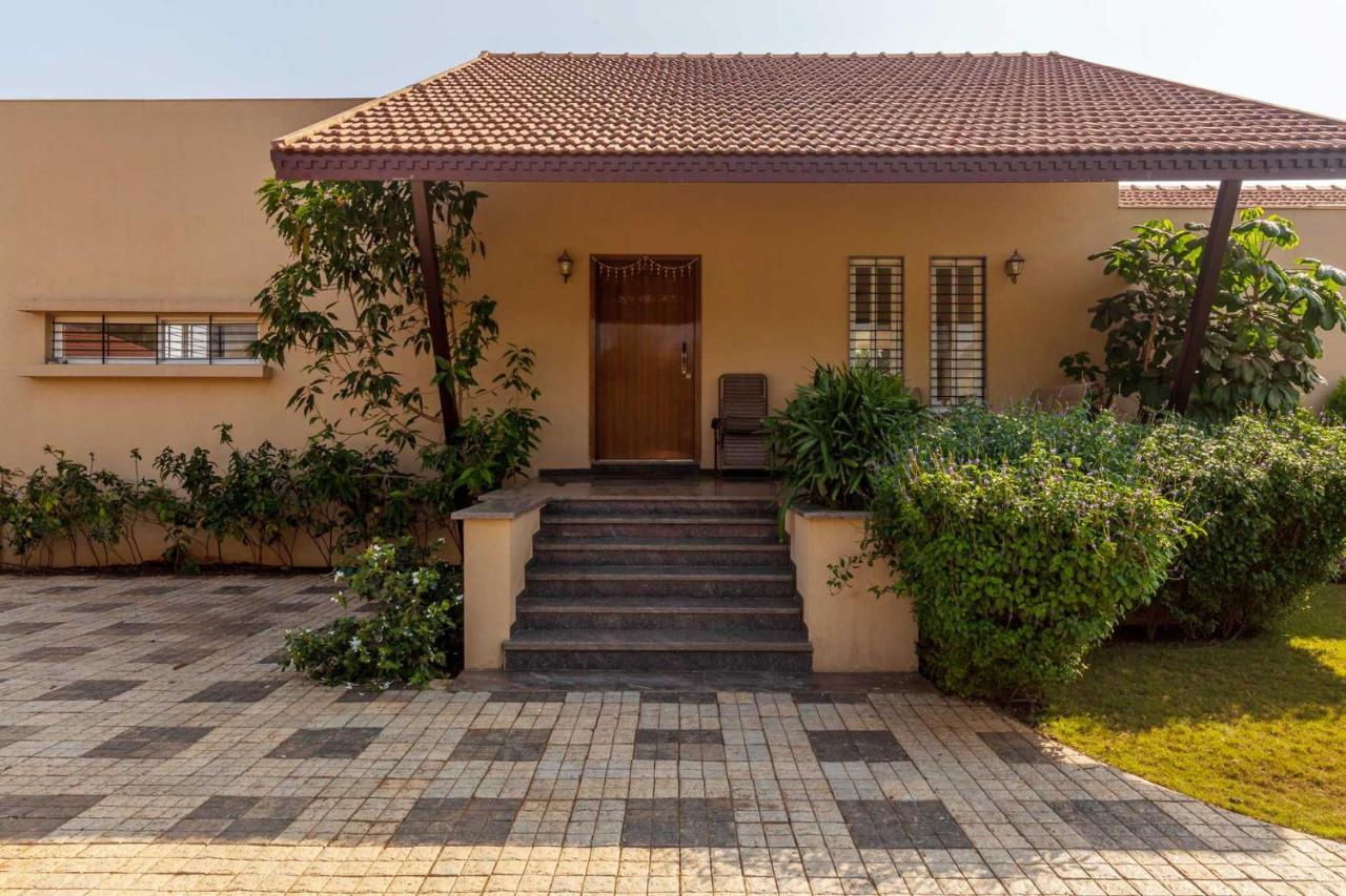 Luna Villa By Stayvista - Lakeside Charm With Terrace, Lush Lawn & Modern Decor Nashik Exterior foto